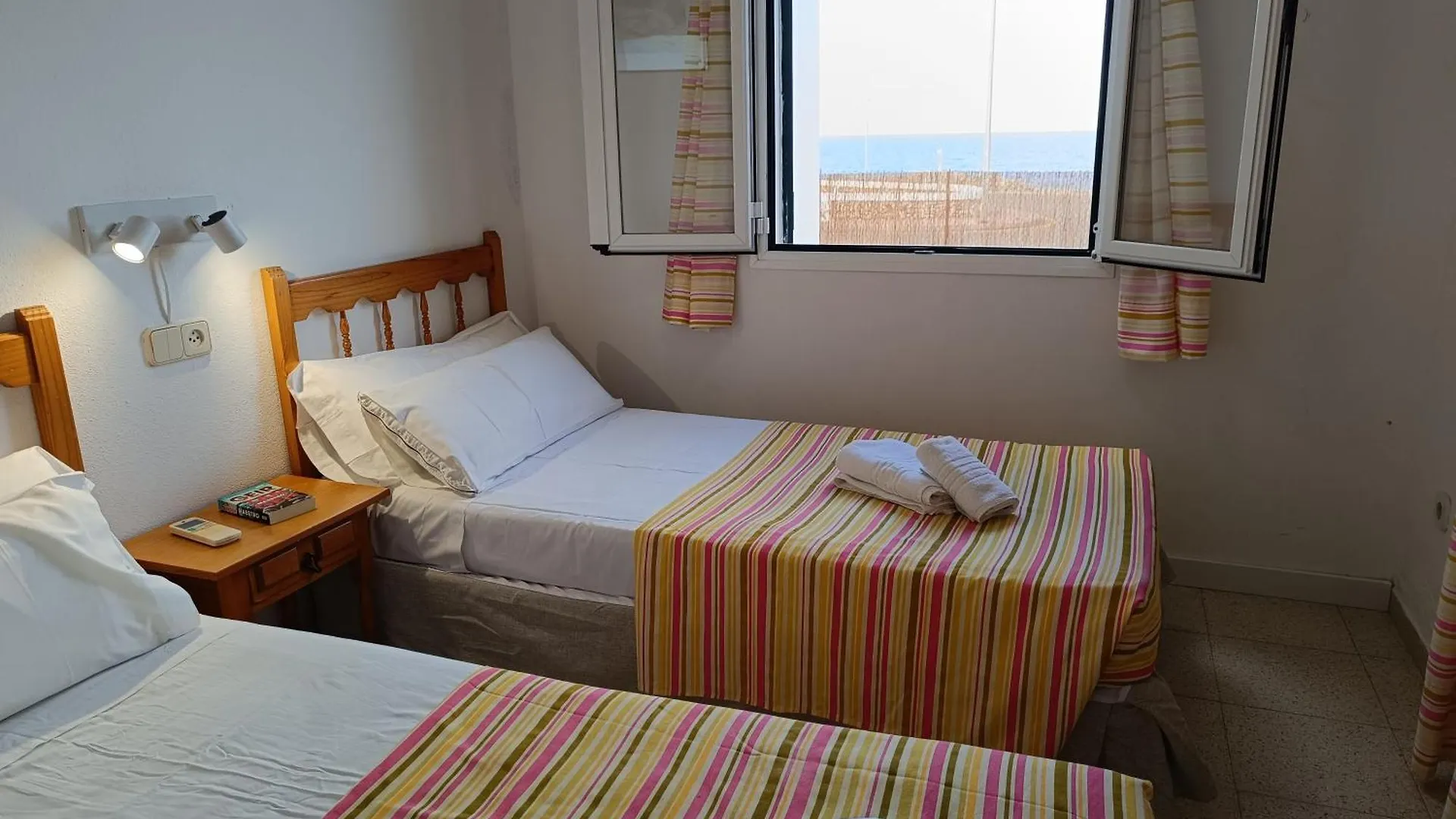Villa Victor - Primera Linea Mar, Vista A Puesta De Sol 칼라엔블레인즈
